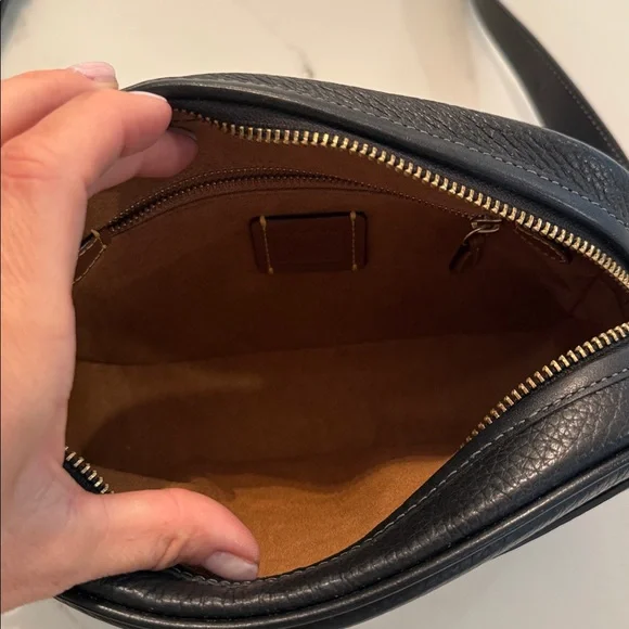 Coach Black pebbled leather shoulder bag (nwot) - Picture 4 of 4